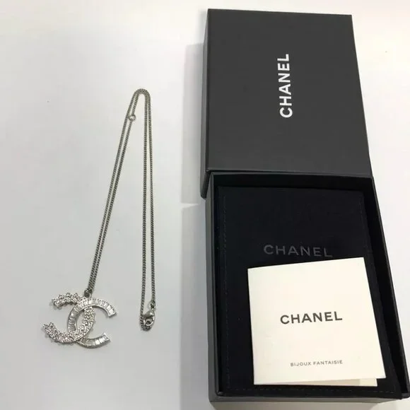 CHANEL CC Logo Rhinestone Pendant Necklace 24" Silver Tone B19V Auth w/Box D-m11 - Picture 1 of 10
